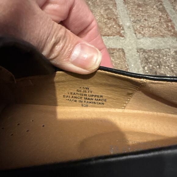 Easy Spirit Jett Fringe Leather Penny Loafer in Black Size 7.5W - Picture 16 of 16